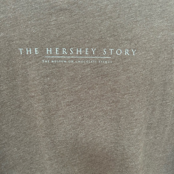 Hershey’s Chocolate Museum Souvenir 🍫 Graphic T-Shirt Size Medium - Picture 3 of 4